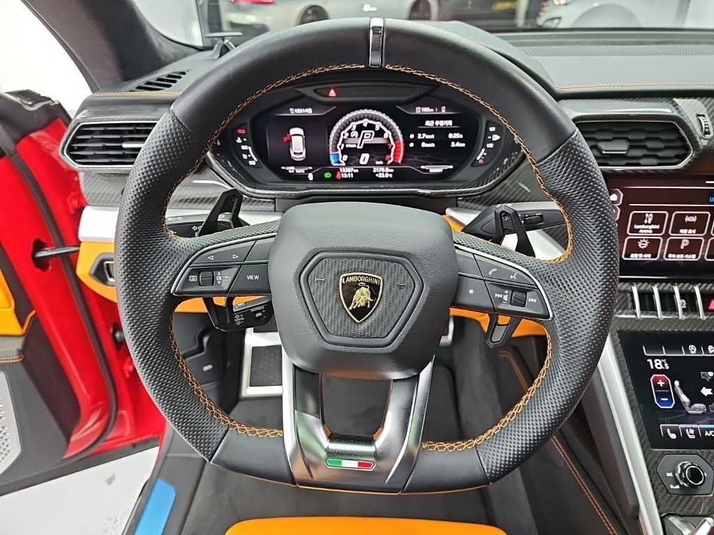 Lamborghini Urus — photo 09