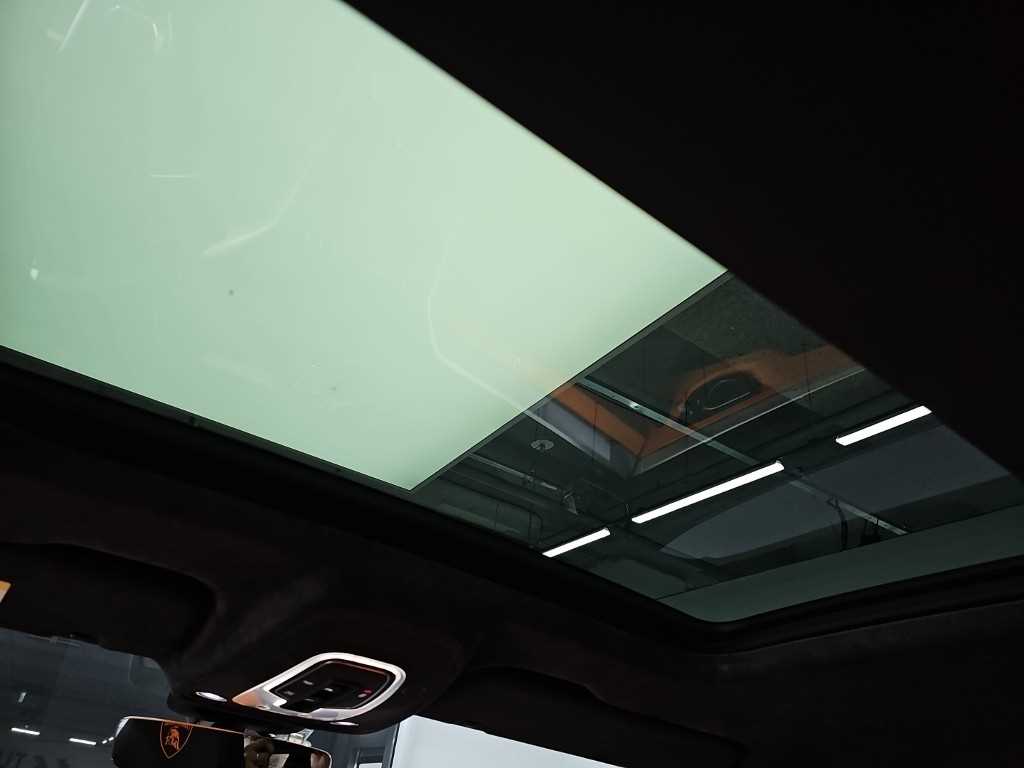 Lamborghini Urus — photo 14