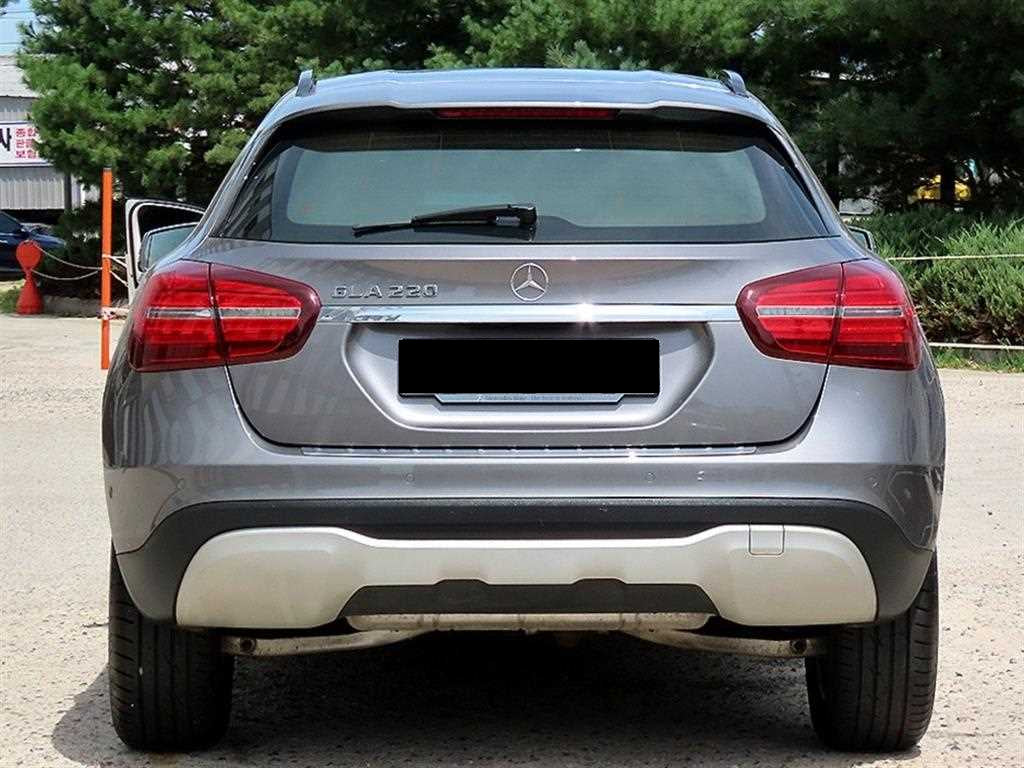 Mercedes-Benz GLA-Class — photo 04