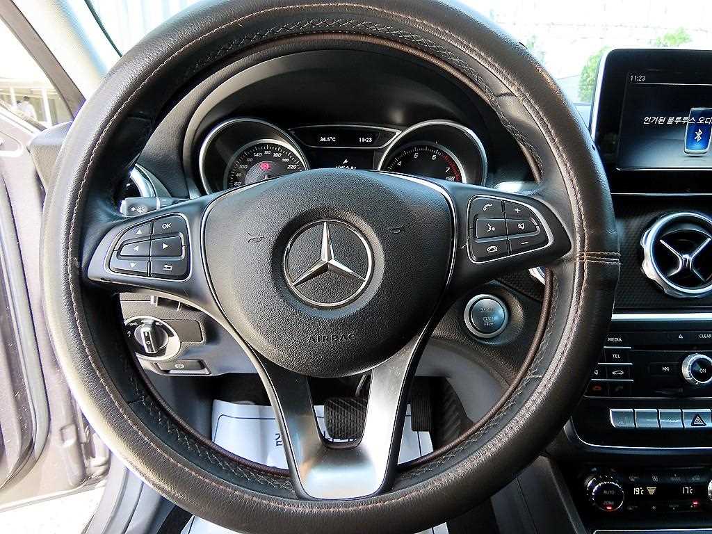 Mercedes-Benz GLA-Class — photo 08
