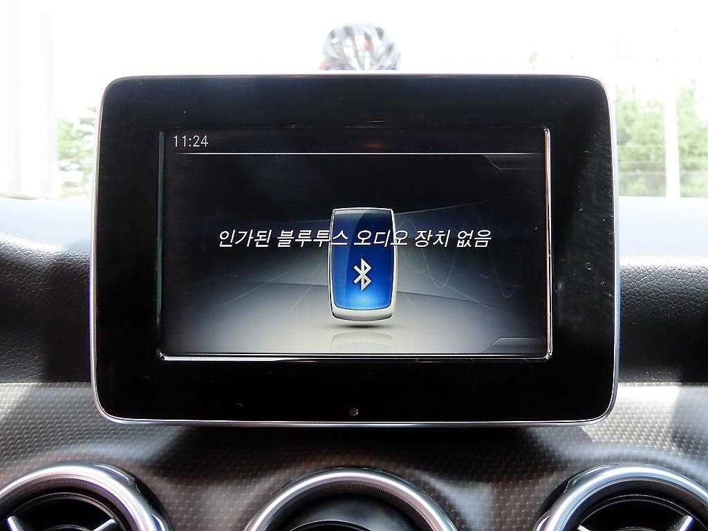 Mercedes-Benz GLA-Class — photo 14