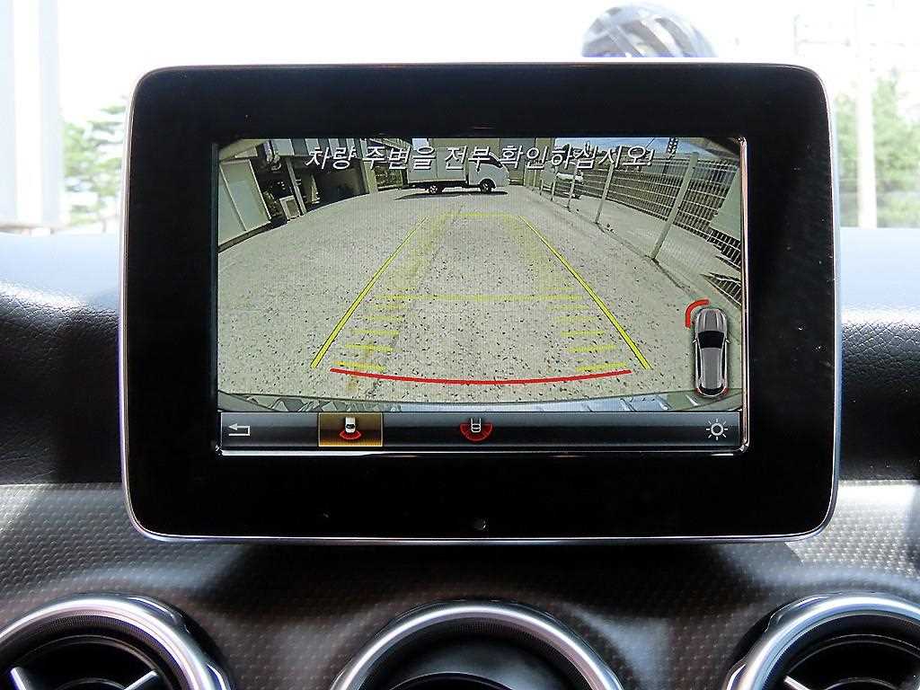 Mercedes-Benz GLA-Class — photo 15