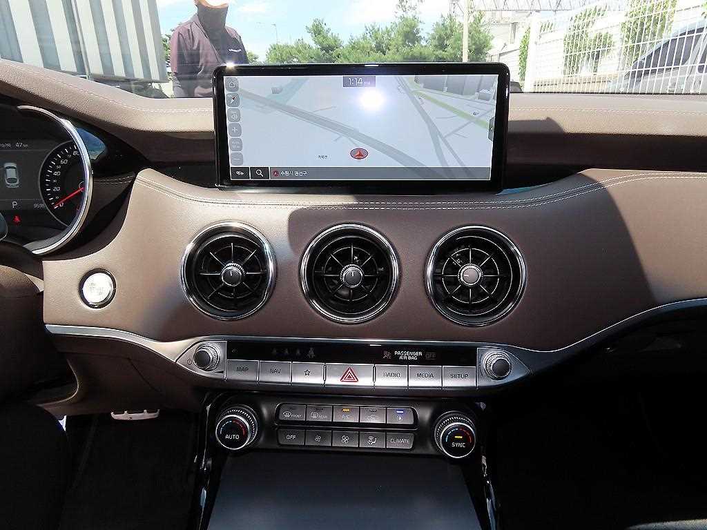 Kia Stinger — photo 13