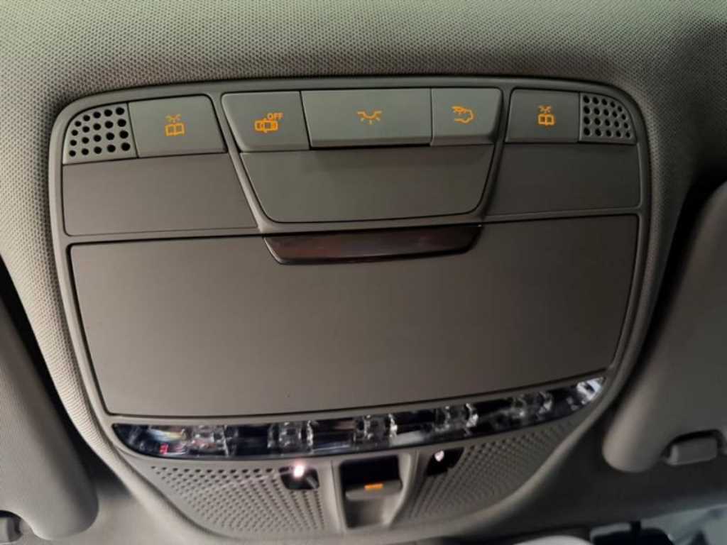 Mercedes-Benz C-Class — photo 13