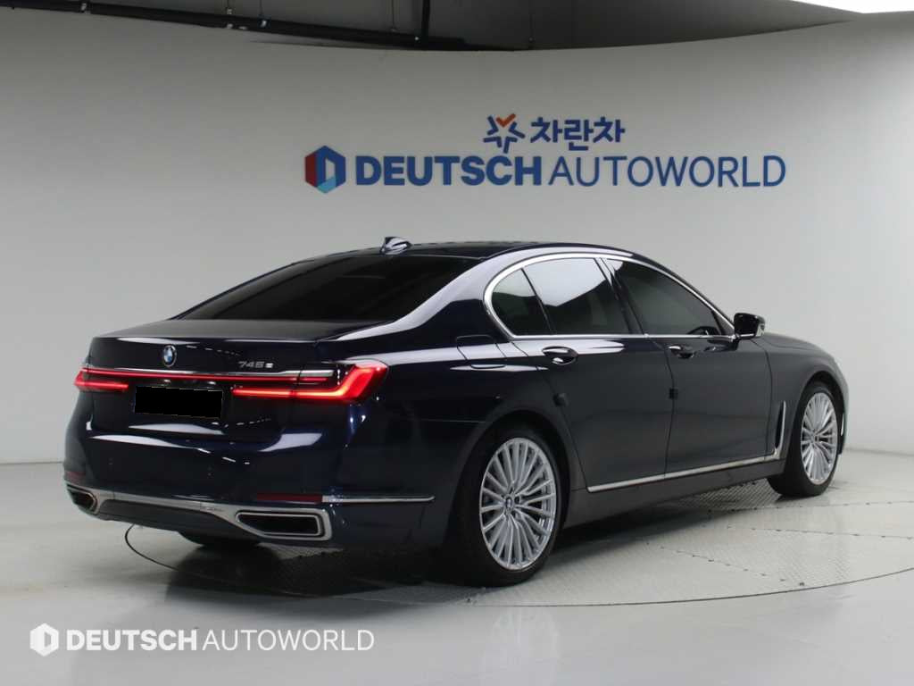 BMW 7-Series — photo 02