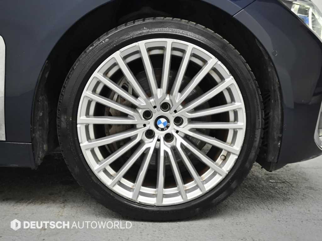 BMW 7-Series — photo 05