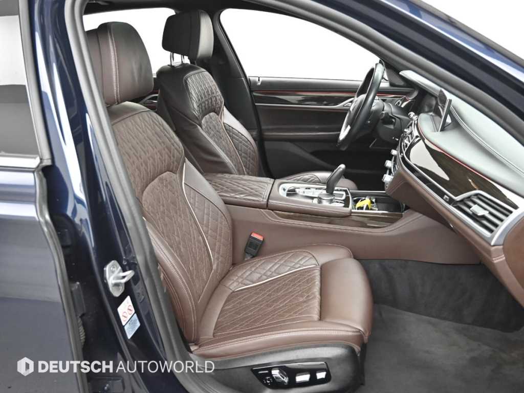BMW 7-Series — photo 10