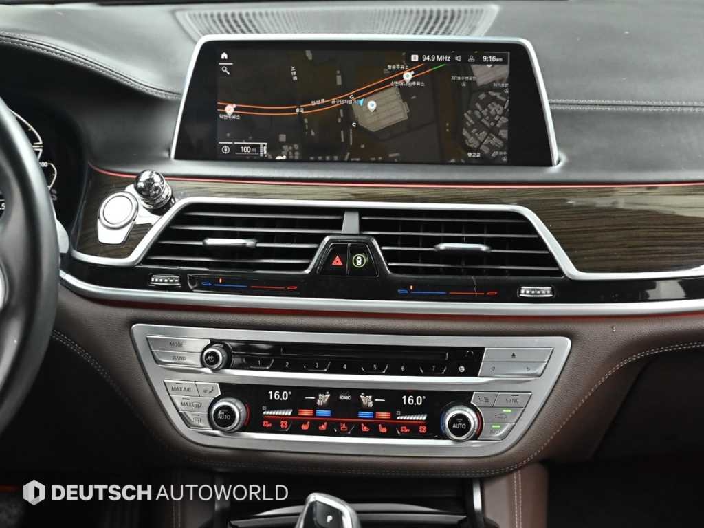 BMW 7-Series — photo 14