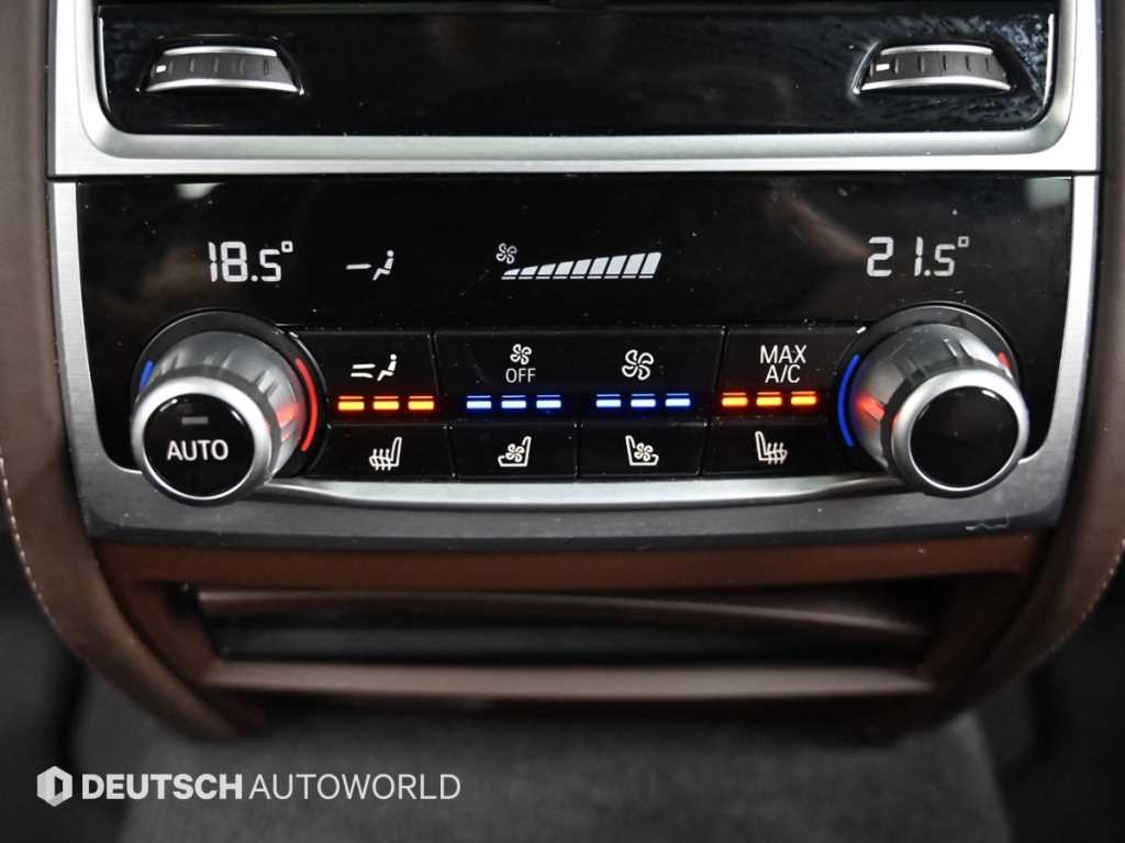BMW 7-Series — photo 16