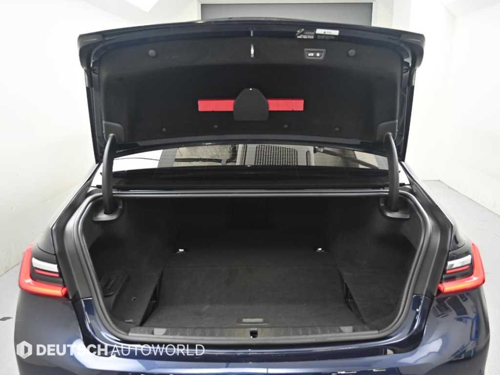 BMW 7-Series — photo 19