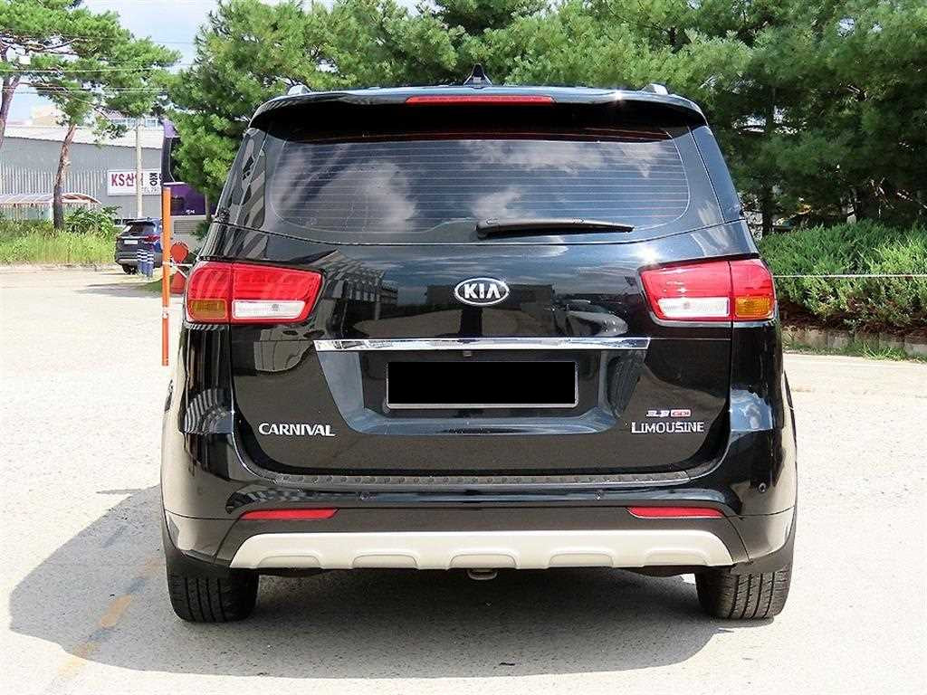 Kia Carnival — photo 04