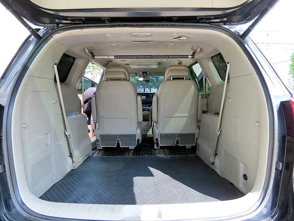 Kia Carnival — photo 17