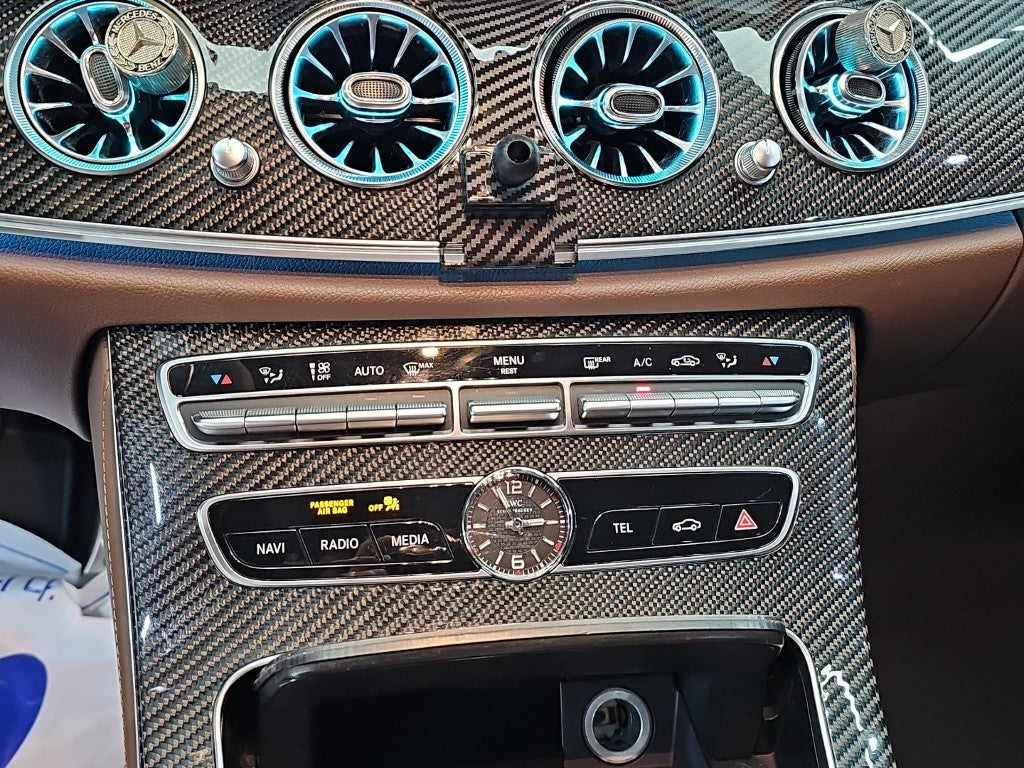 Mercedes-Benz E-Class — photo 10
