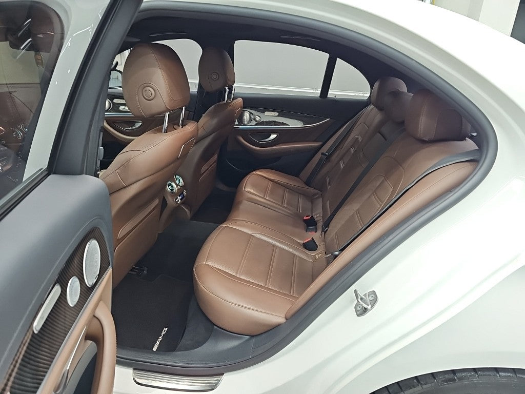 Mercedes-Benz E-Class — photo 12