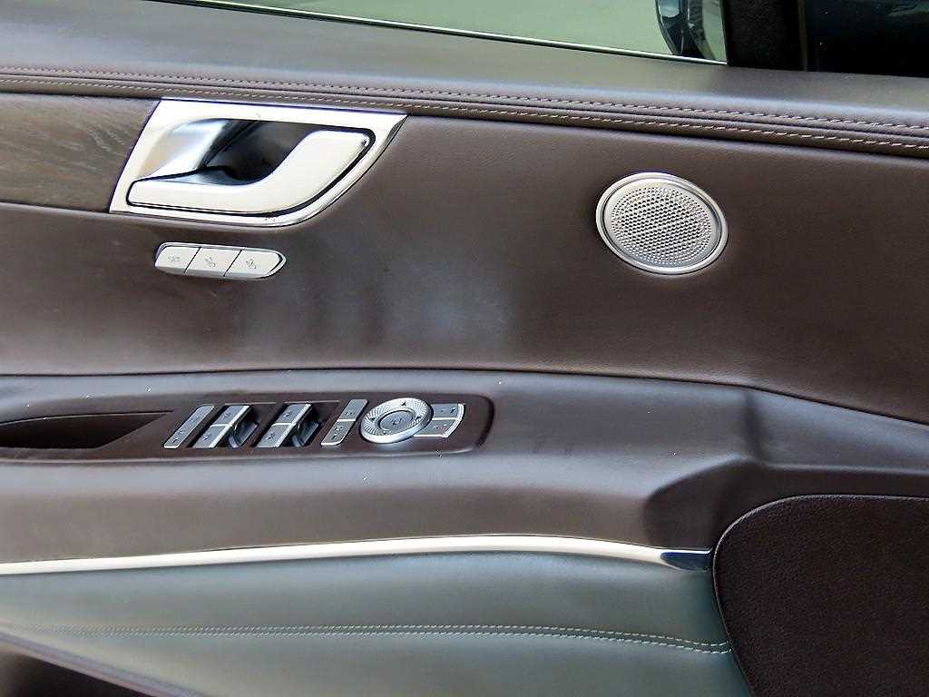 Genesis GV80 — photo 11