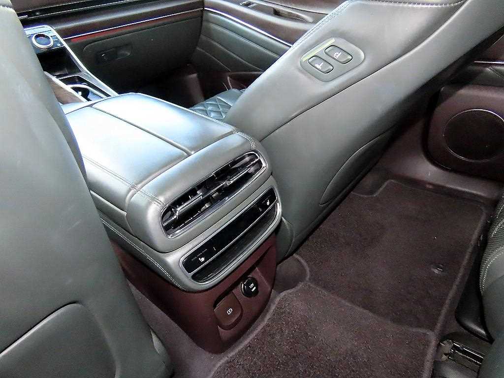 Genesis GV80 — photo 16