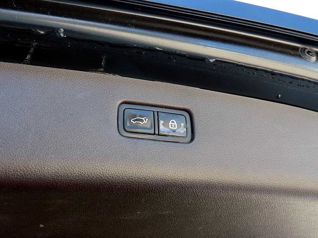 Genesis GV80 — photo 17