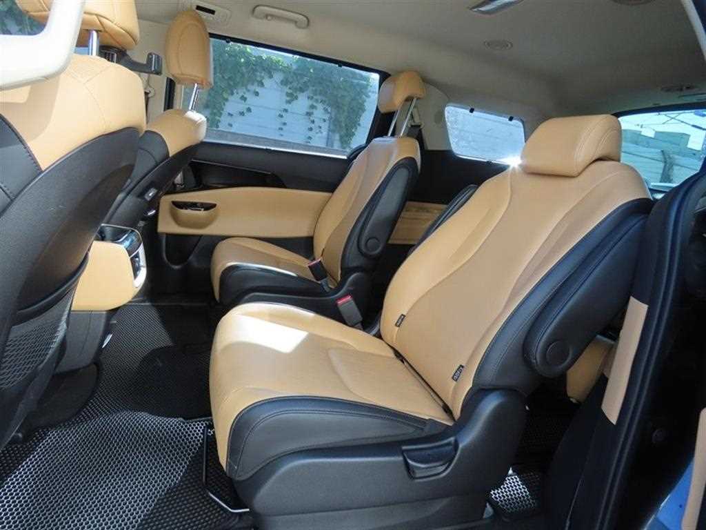 Kia Carnival — photo 08