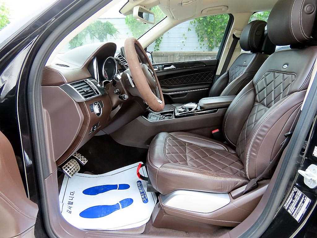 Mercedes-Benz GLS-Class — photo 06