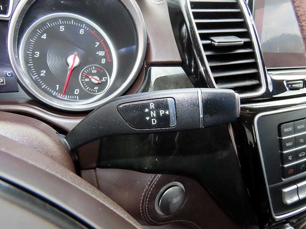 Mercedes-Benz GLS-Class — photo 11