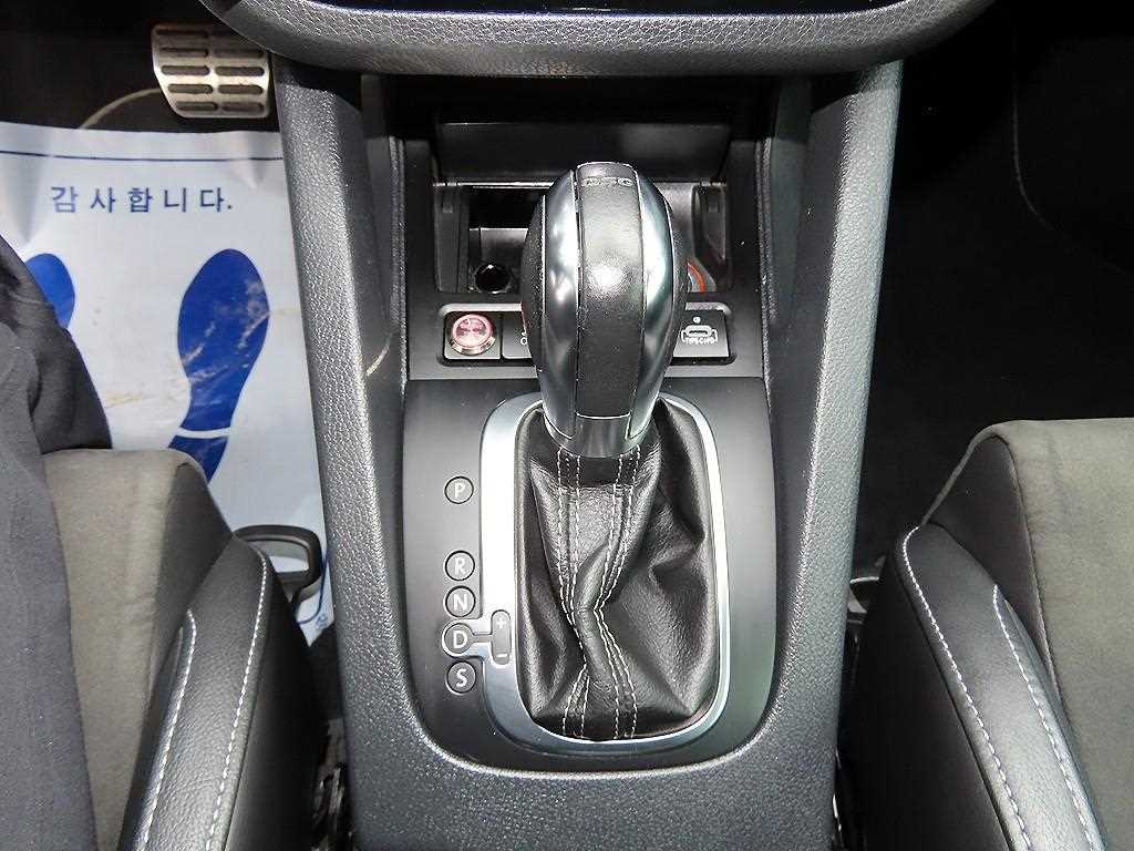 Volkswagen Scirocco — photo 10
