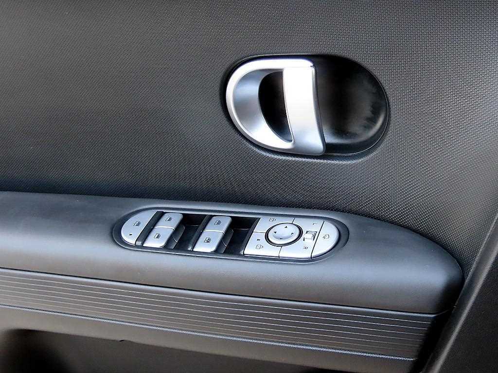 Hyundai Ioniq5 — photo 11
