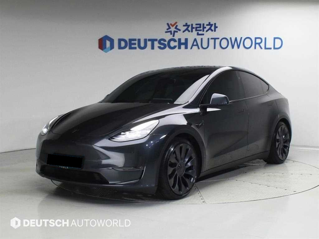 Tesla Model Y — photo 01