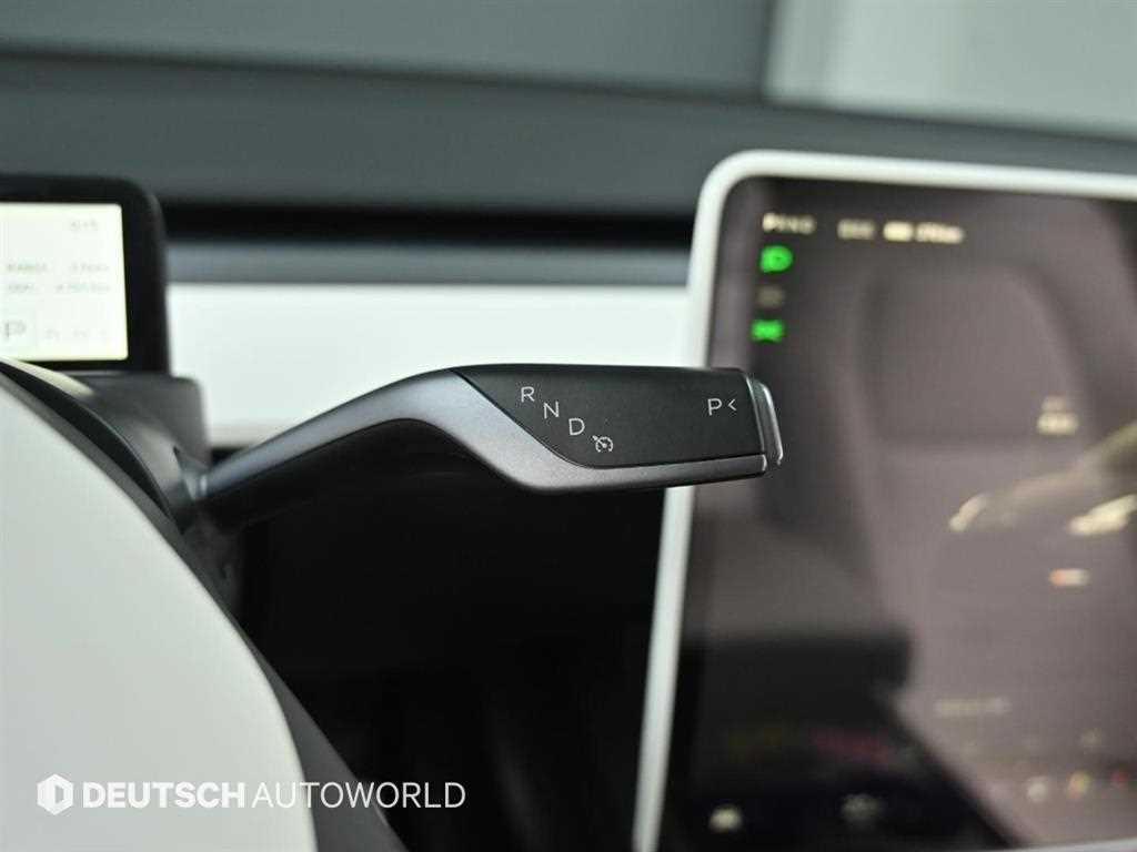 Tesla Model Y — photo 09