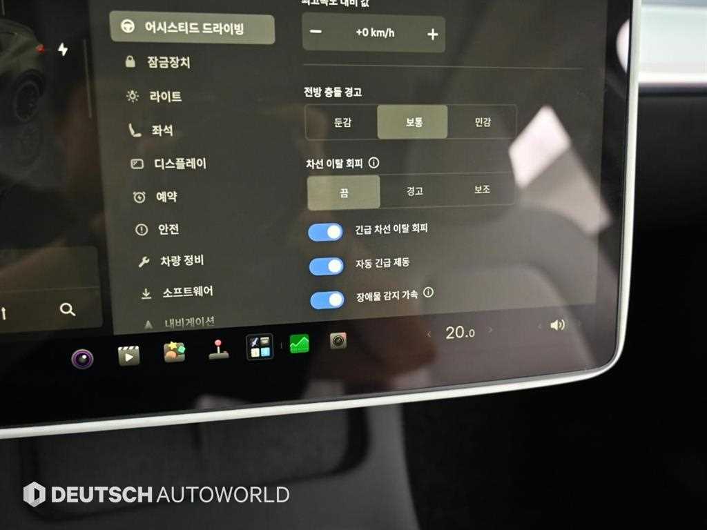 Tesla Model Y — photo 17
