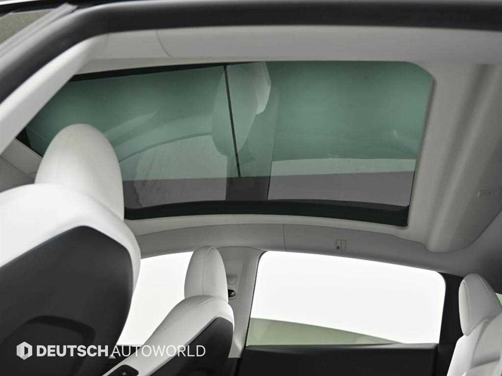 Tesla Model Y — photo 18