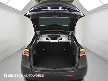 Tesla Model Y — photo 19