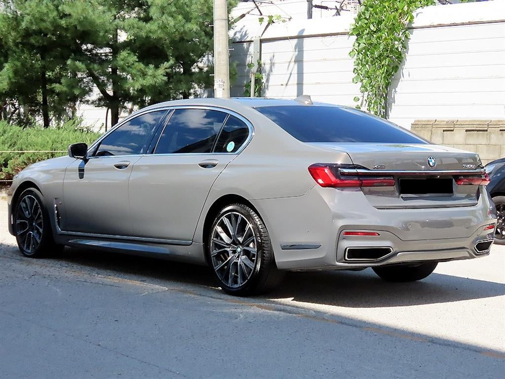 BMW 7-Series — photo 03