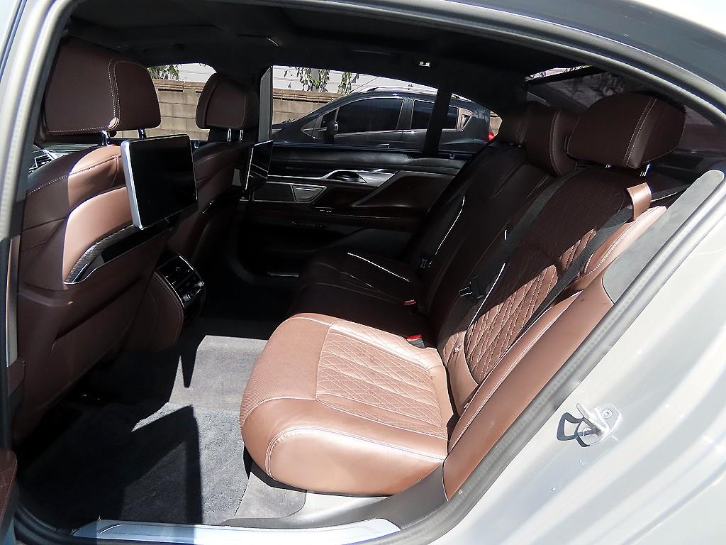 BMW 7-Series — photo 06