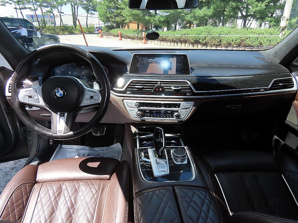 BMW 7-Series — photo 07