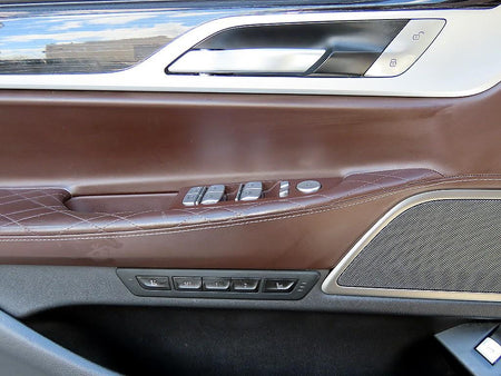 BMW 7-Series — photo 12