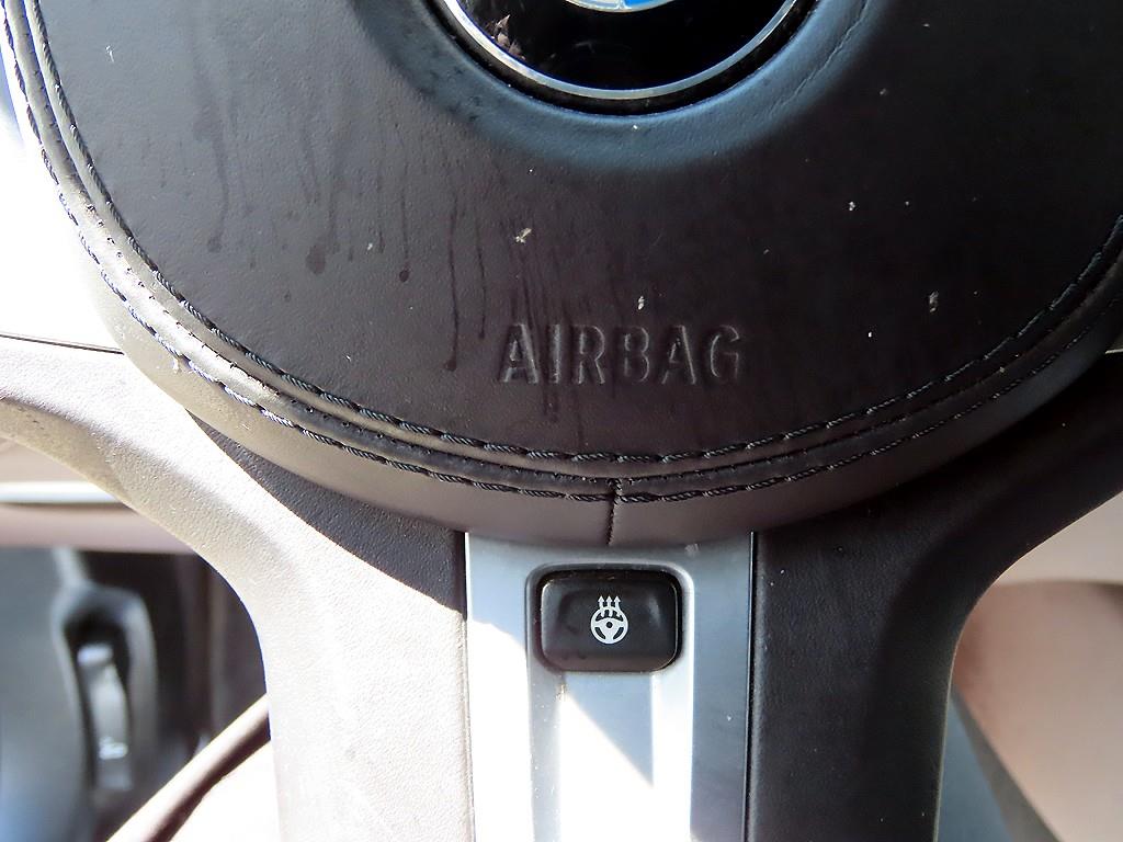 BMW 7-Series — photo 13