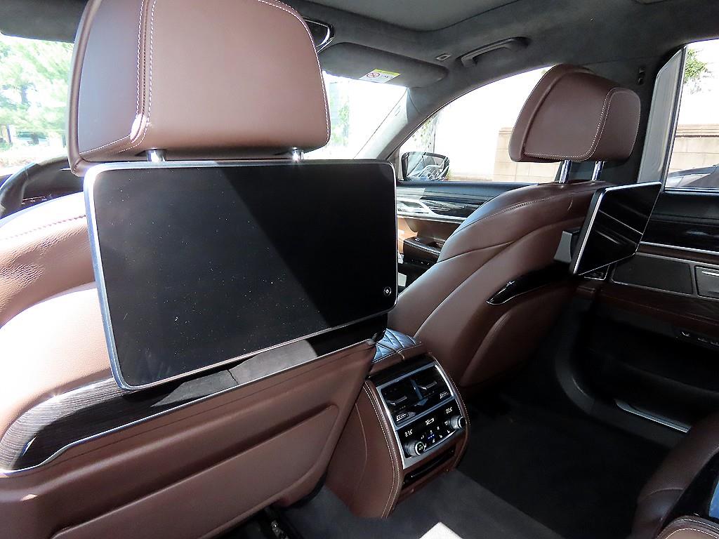 BMW 7-Series — photo 15