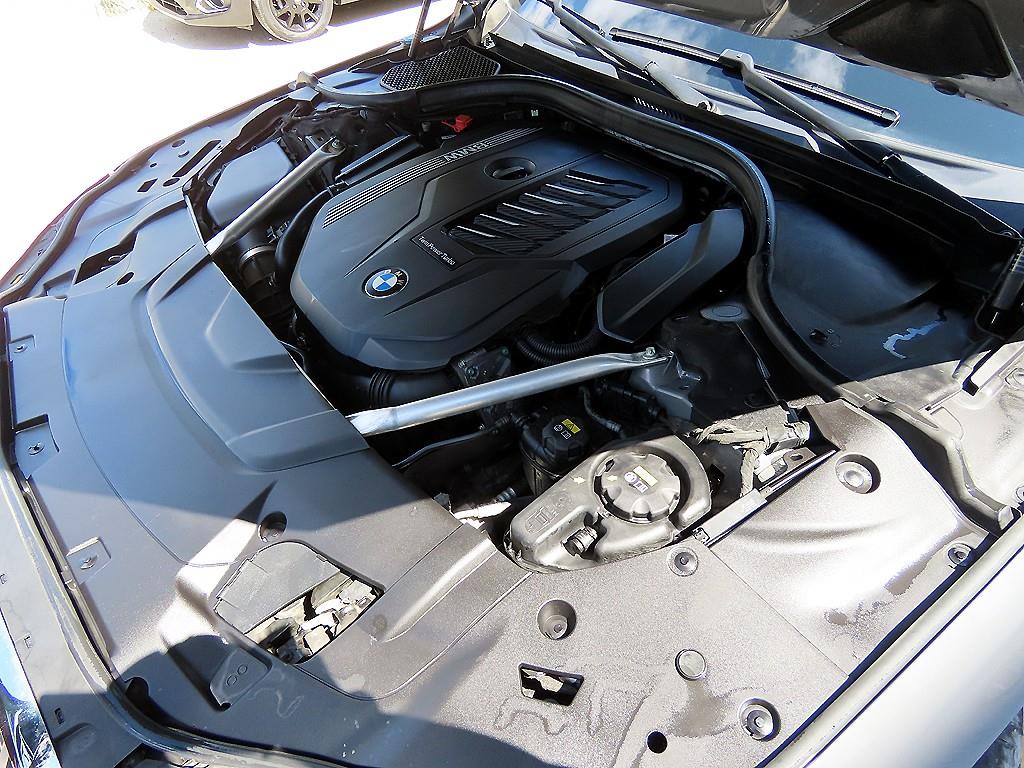BMW 7-Series — photo 19