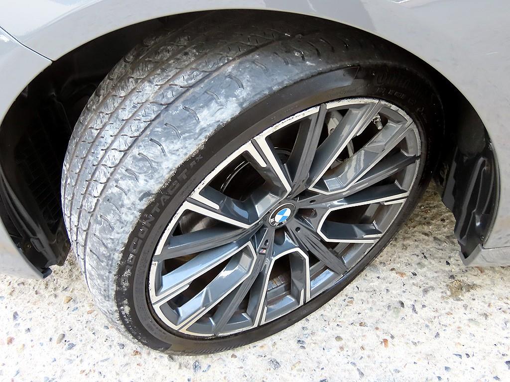 BMW 7-Series — photo 20