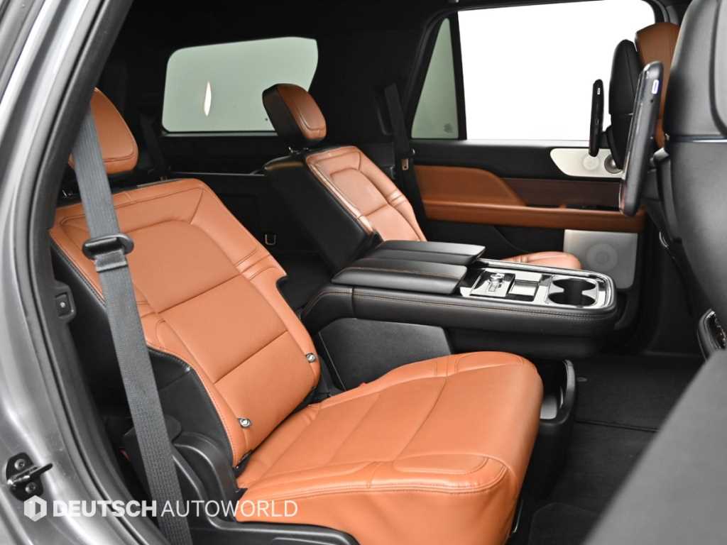 Lincoln Navigator — photo 12