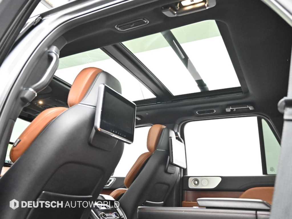 Lincoln Navigator — photo 18