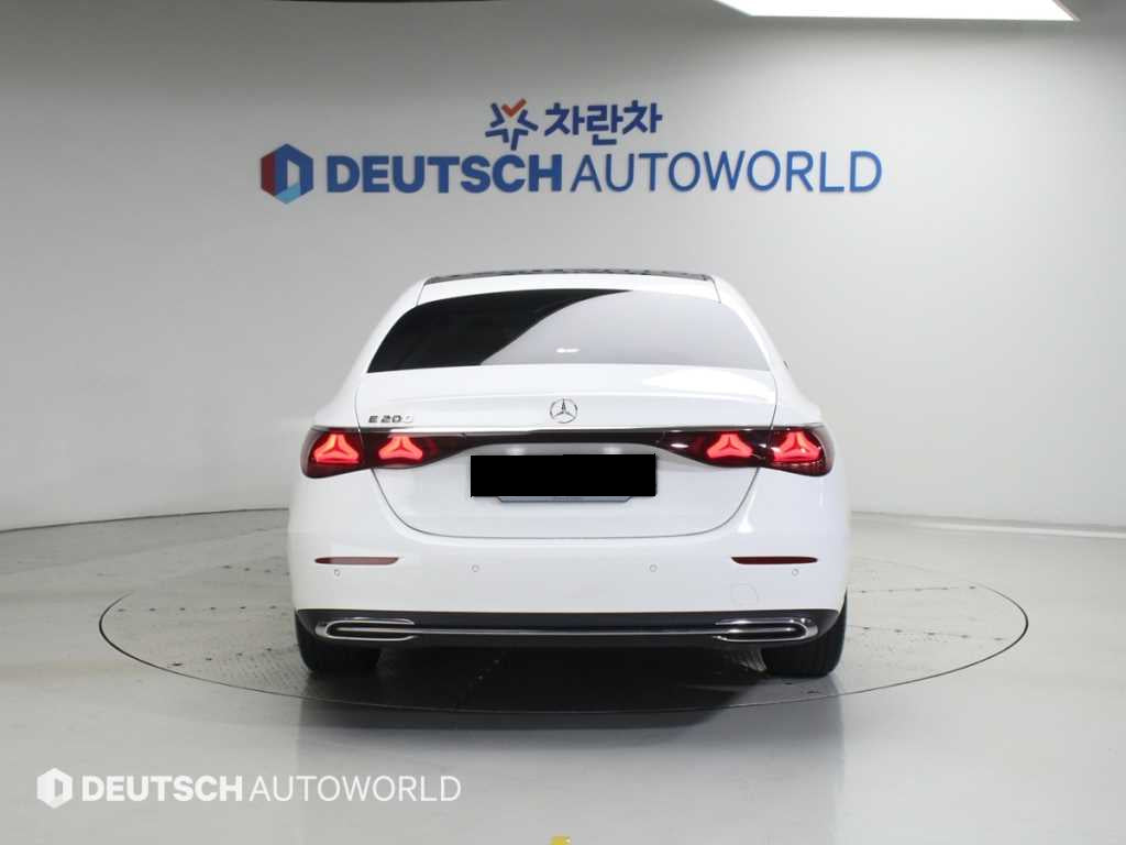 Mercedes-Benz E-Class — photo 04