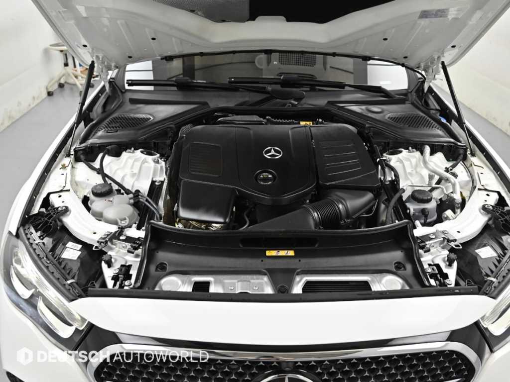 Mercedes-Benz E-Class — photo 06