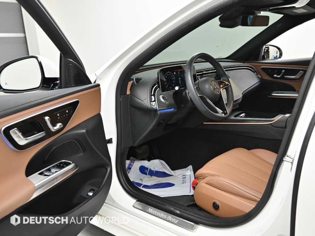 Mercedes-Benz E-Class — photo 11