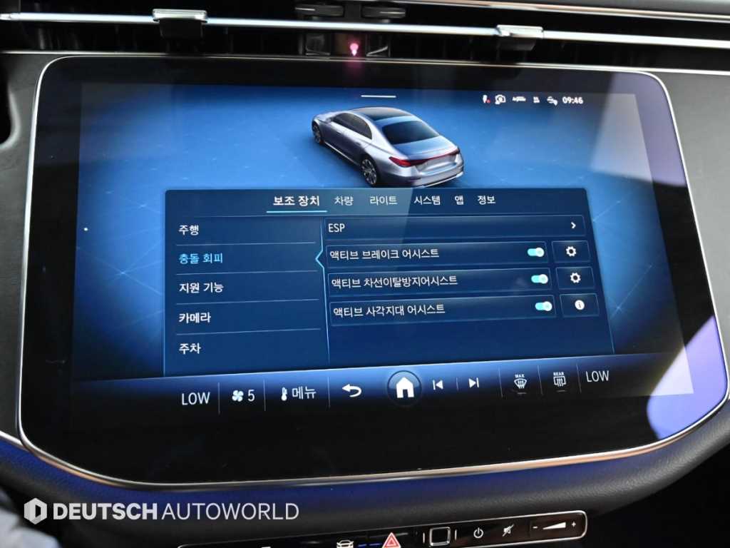 Mercedes-Benz E-Class — photo 17