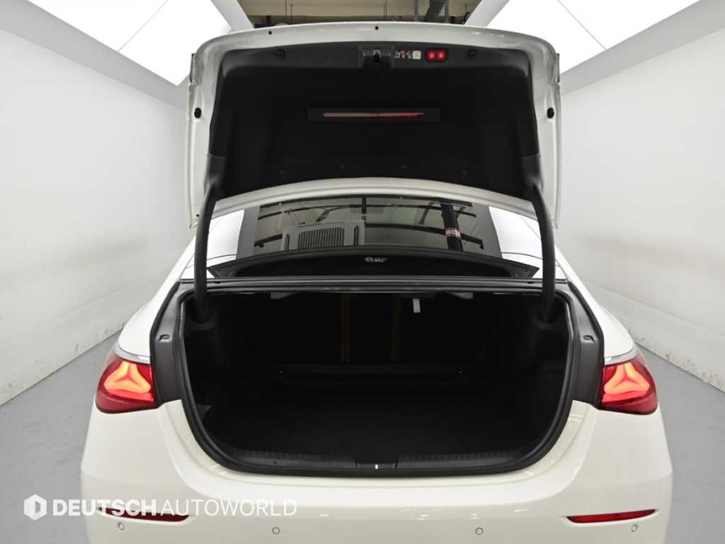Mercedes-Benz E-Class — photo 19