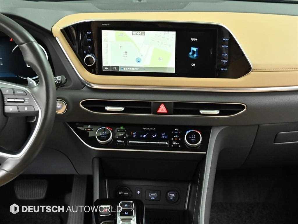 Hyundai Sonata — photo 14