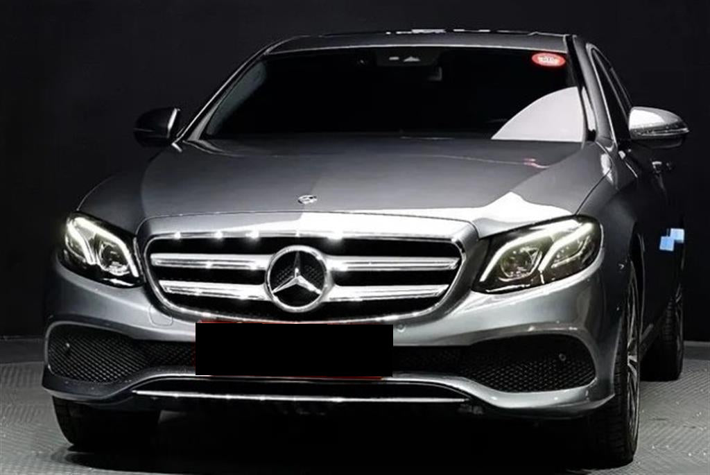 Mercedes-Benz E-Class — photo 01