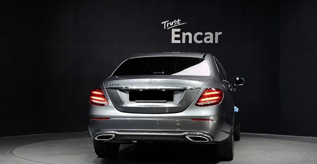 Mercedes-Benz E-Class — photo 04