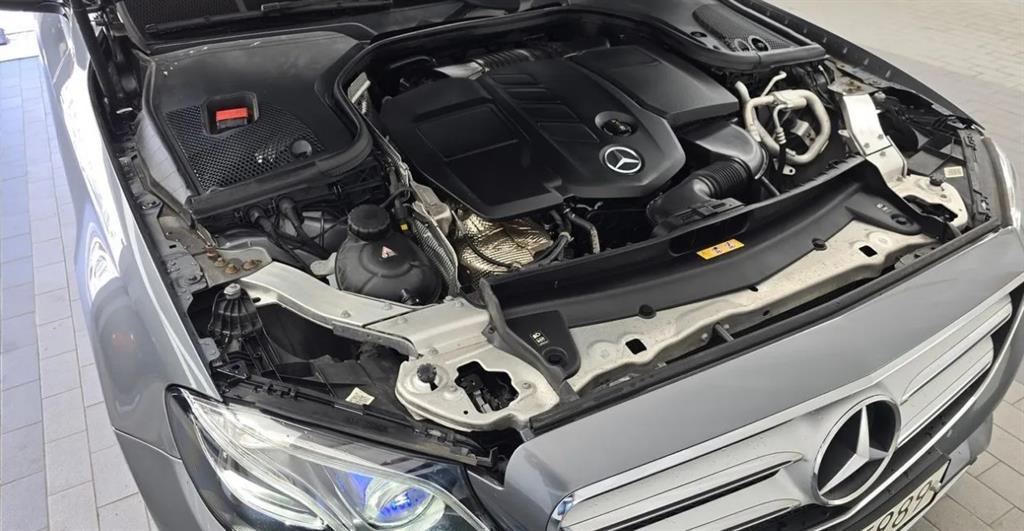 Mercedes-Benz E-Class — photo 05